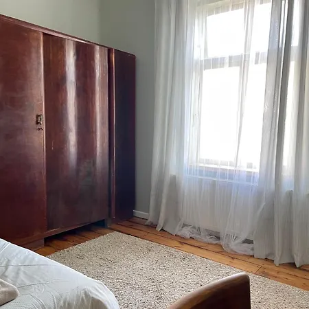 Harry Hans Apartment